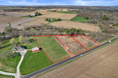Photo of W8011 Loveland Road, Poynette, WI 53955 (MLS # 2022019)