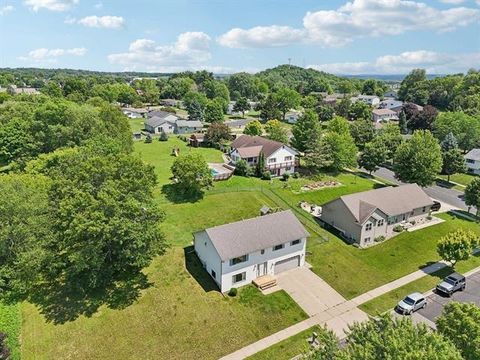 Photo of 1922 Amanda Drive, Reedsburg, WI 53959 (MLS # 2013989)