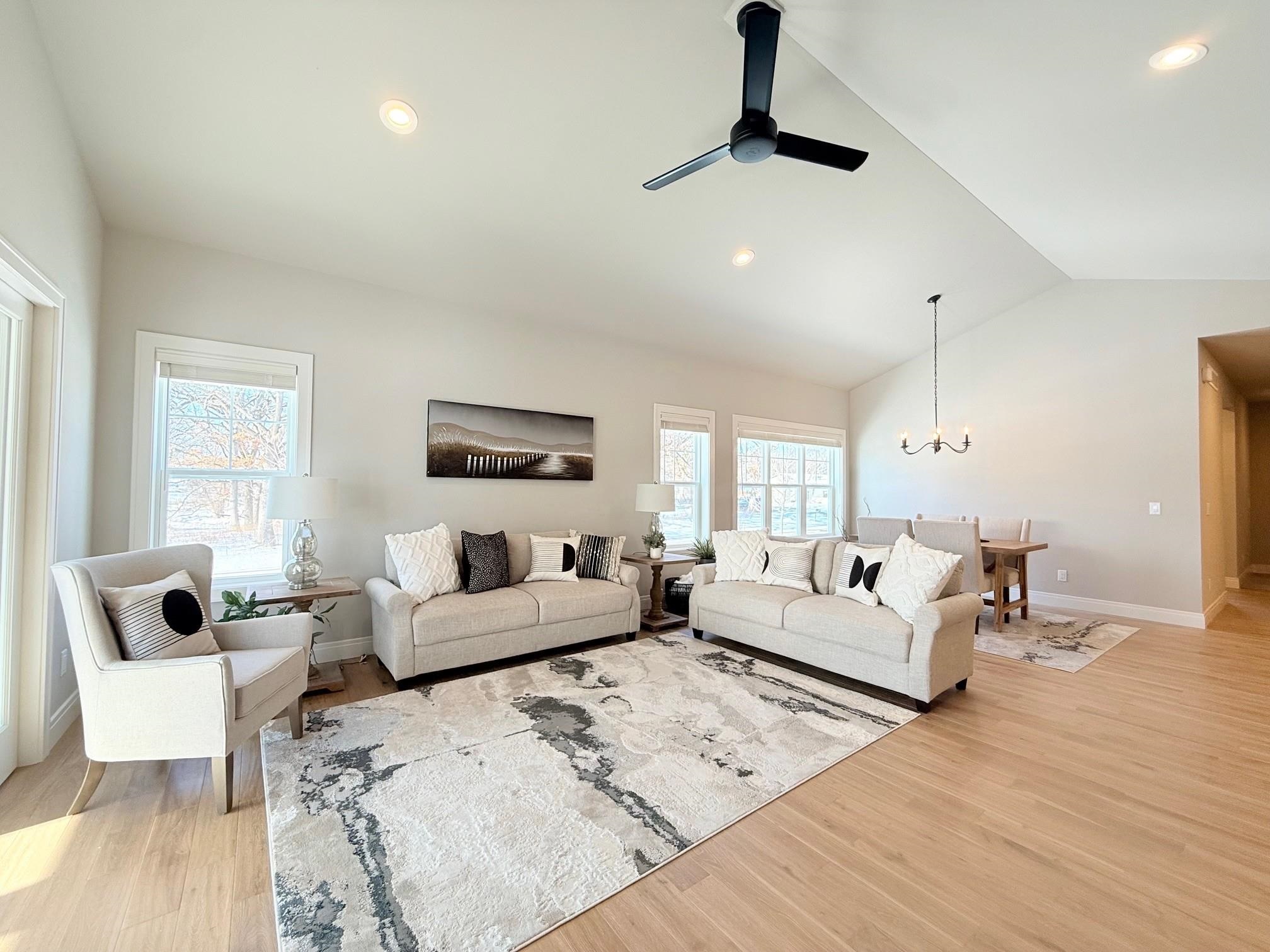 Unit 13 Deer Hollow Court