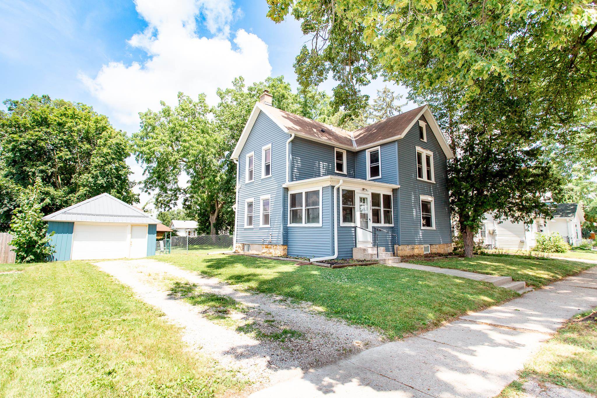 2109 16th Street - Photo 2