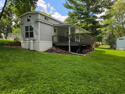 Photo of 423 Skyline Drive, Edgerton, WI 53534 (MLS # 2007389)