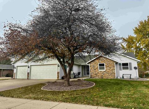 Photo of 4029 Bordeaux Drive, Janesville, WI 53546 (MLS # 2012132)