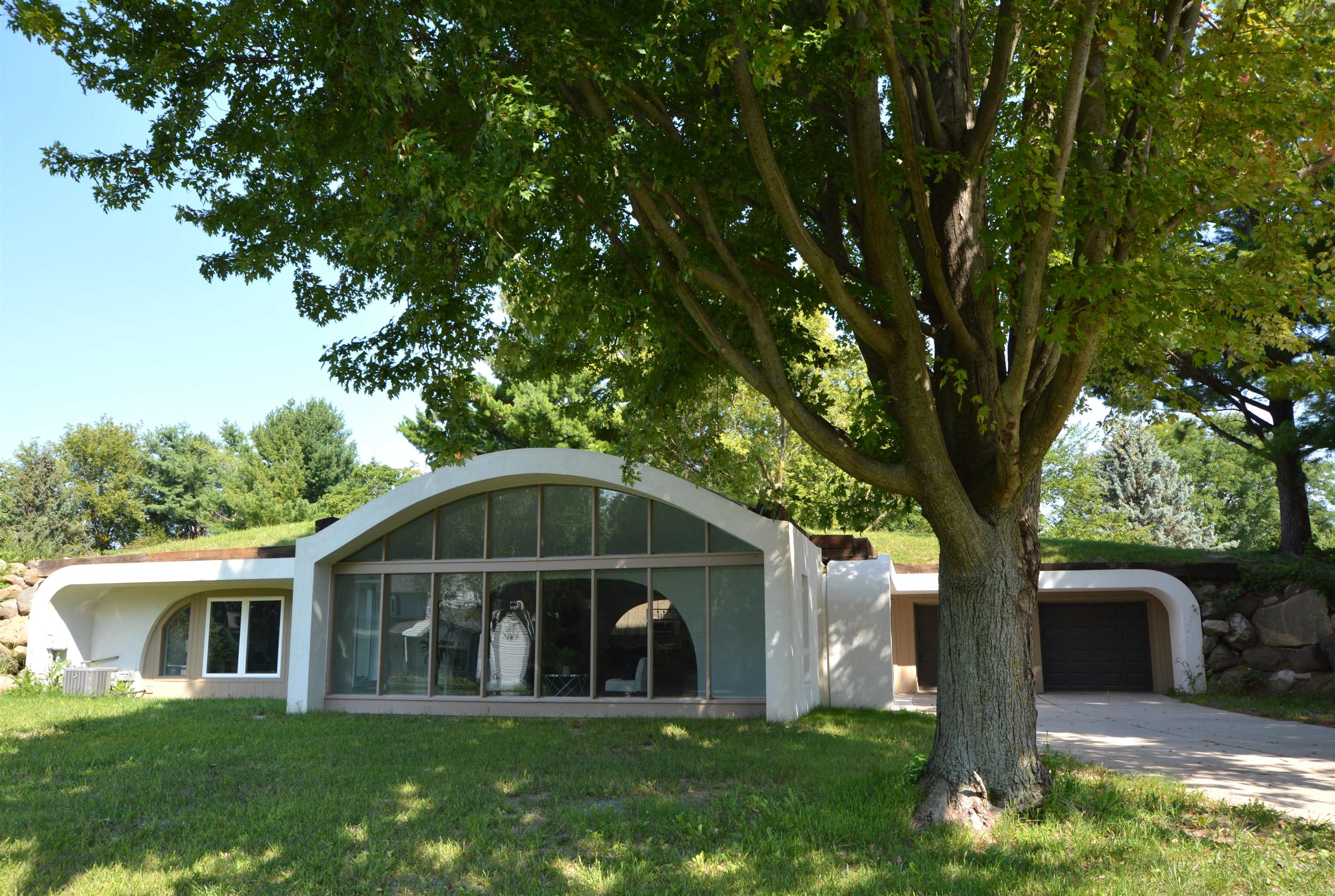 3486 Whytecliff Way