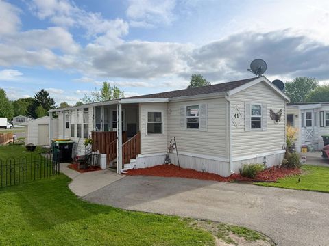Photo of N168W21700 Main Street, Jackson, WI 53037 (MLS # 2023784)
