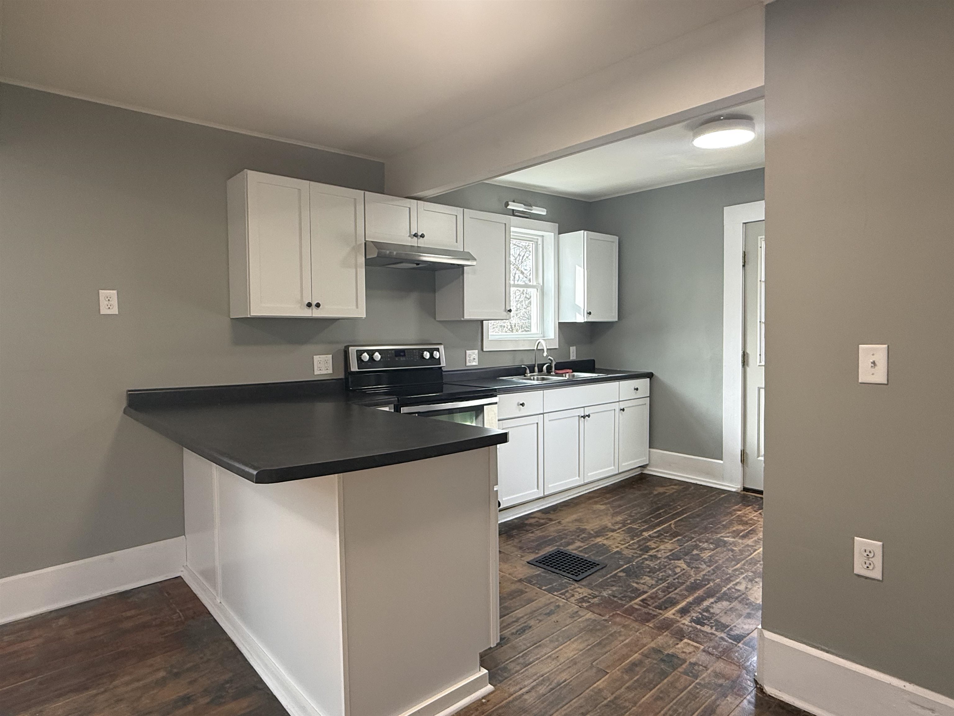 566 N Chestnut Street