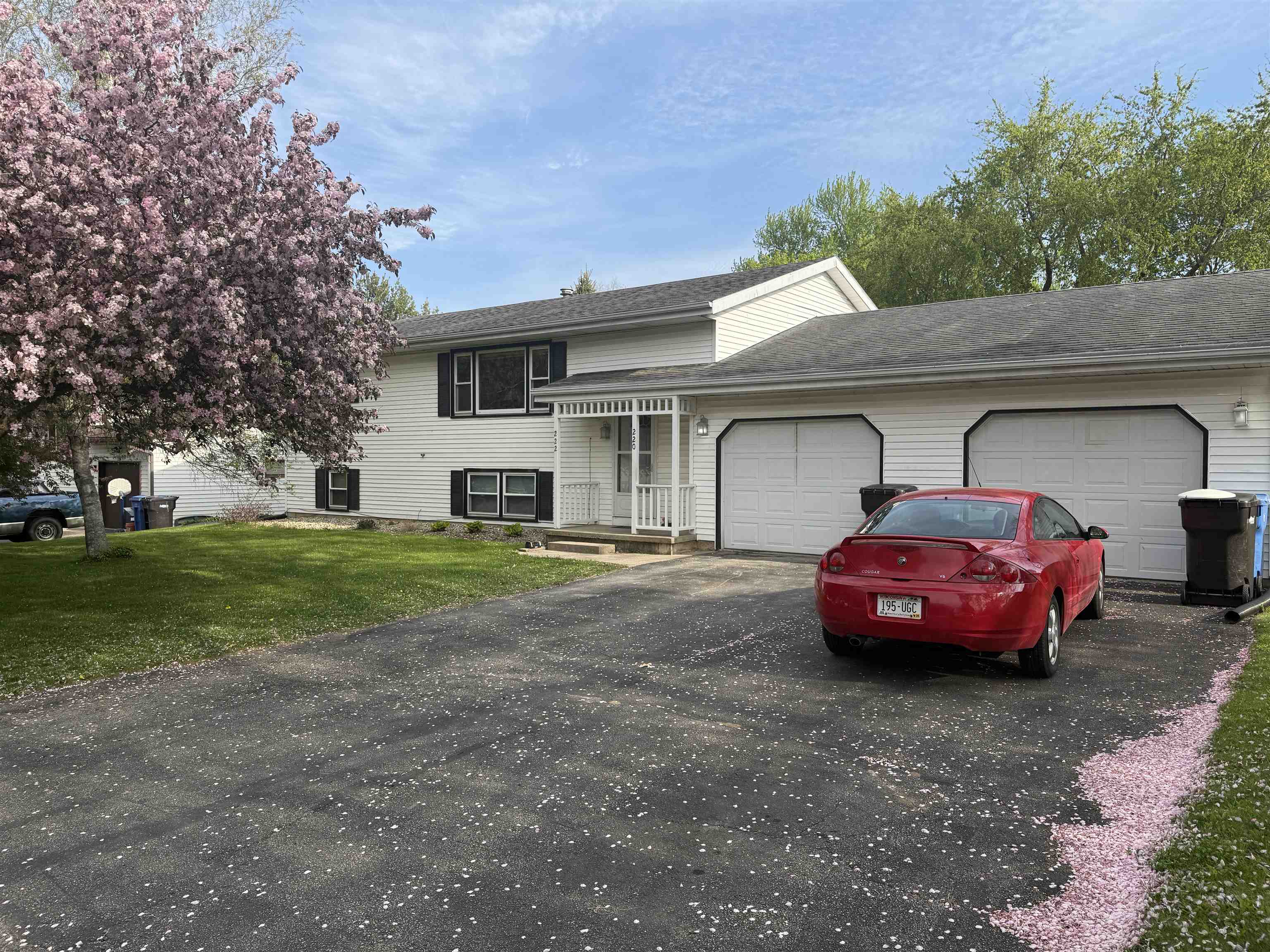 220-222 Lincoln Street - Photo 2