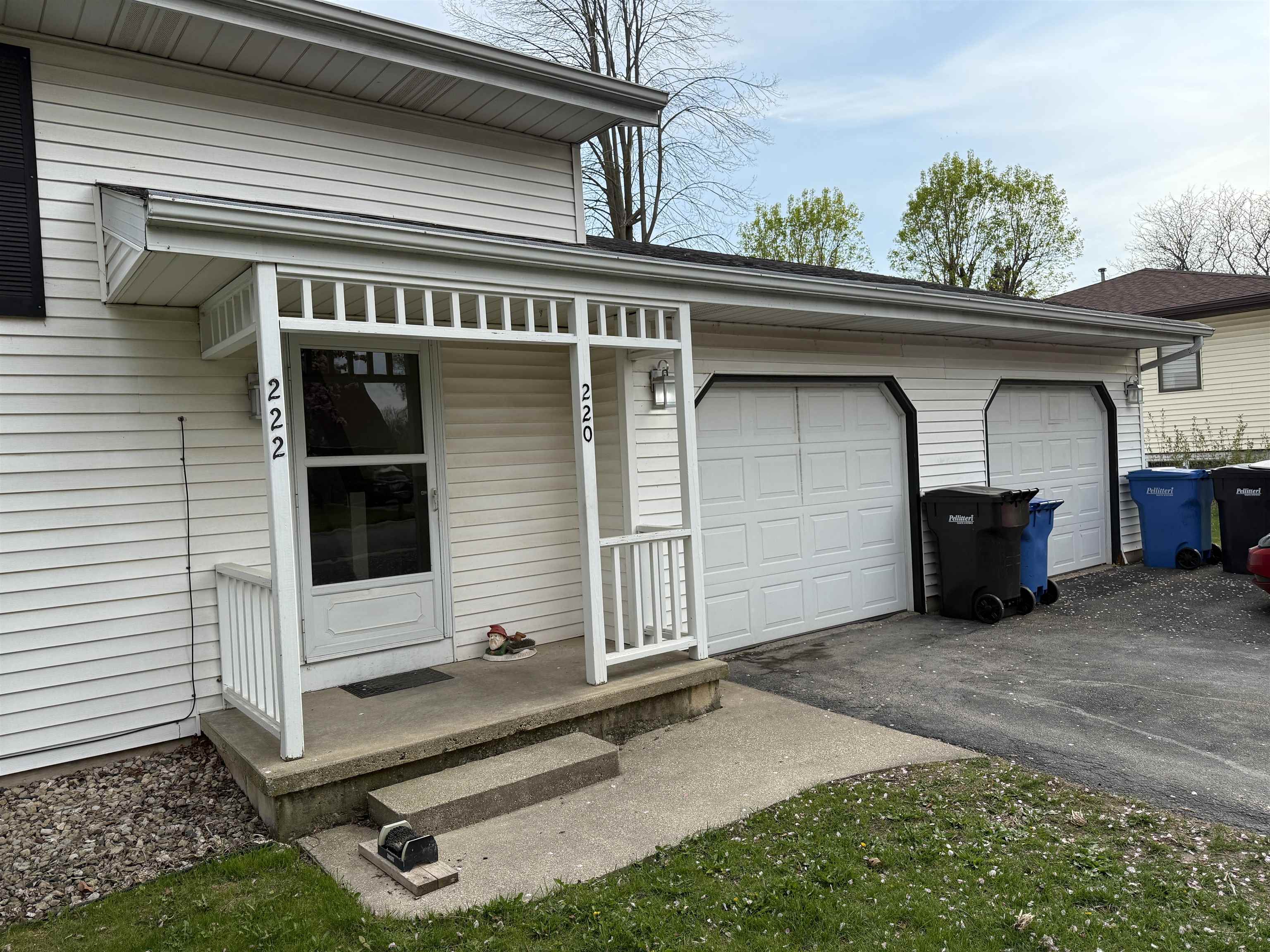220-222 Lincoln Street - Photo 3