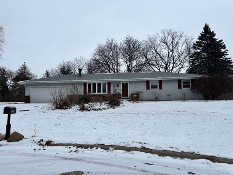 Photo of 209 Hilltop Circle, Brooklyn, WI 53521 (MLS # 2014283)