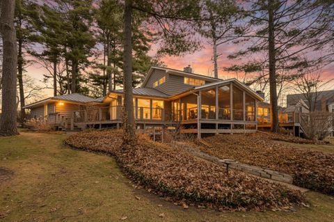 Photo of 513 Greenway Avenue, Green Lake, WI 54941 (MLS # 2018039)