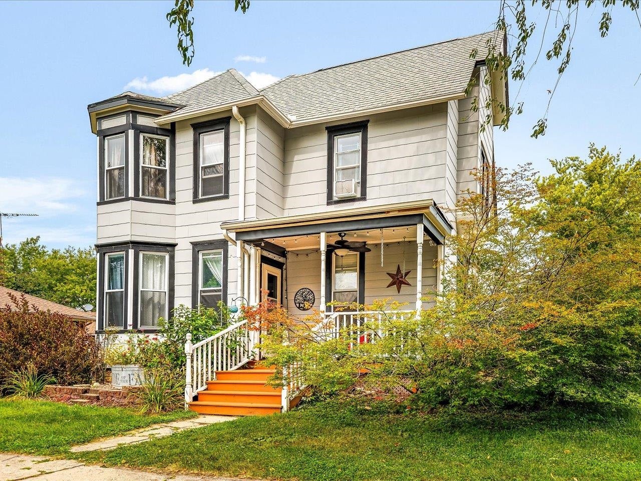 133 E High Avenue