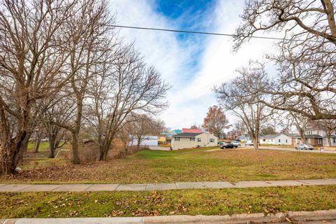 Tiny photo for 575 E Mineral Street, Platteville, WI 53818 (MLS # 2012754)