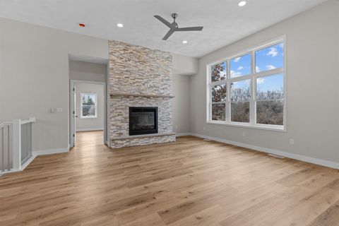 Tiny photo for 5611 N Vista Lane 5611 #5611, Janesville, WI 53548 (MLS # 2013025)