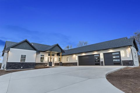 Photo of 5611 N Vista Lane 5611 #5611, Janesville, WI 53548 (MLS # 2013025)