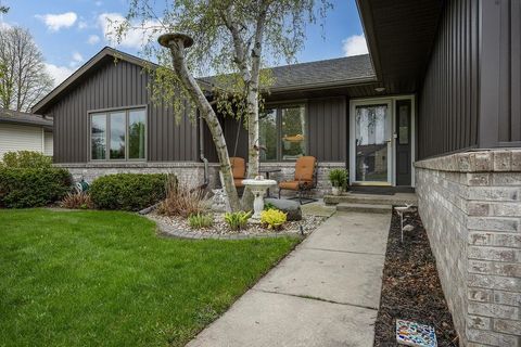 Photo of 121 Stonehaven Drive, Sun Prairie, WI 53590 (MLS # 2021858)