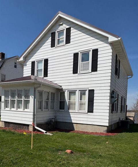 Photo of 612 Madison Street, Beaver Dam, WI 53916 (MLS # 2020871)