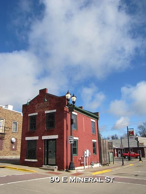 Photo of 90 E Mineral Street, Platteville, WI 53818 (MLS # 2020859)