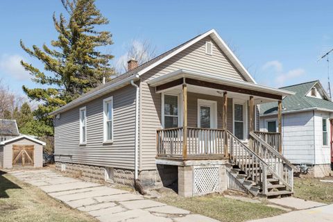 Photo of 131 W COTTON Street, Fond Du Lac, WI 54935 (MLS # 2018698)