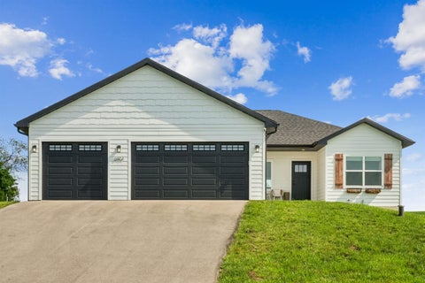Photo of 6904 Dreamer Court, Platteville, WI 53818 (MLS # 2025893)