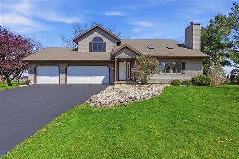 Photo of 6715 Forest Park Drive, DeForest, WI 53532 (MLS # 2021753)