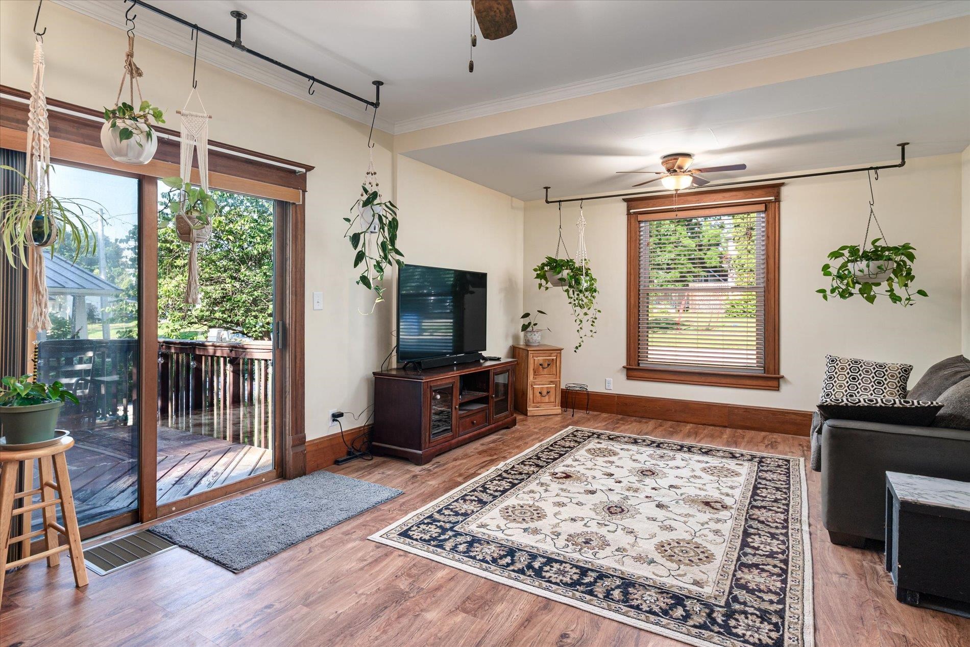 321 N Dunlap Avenue