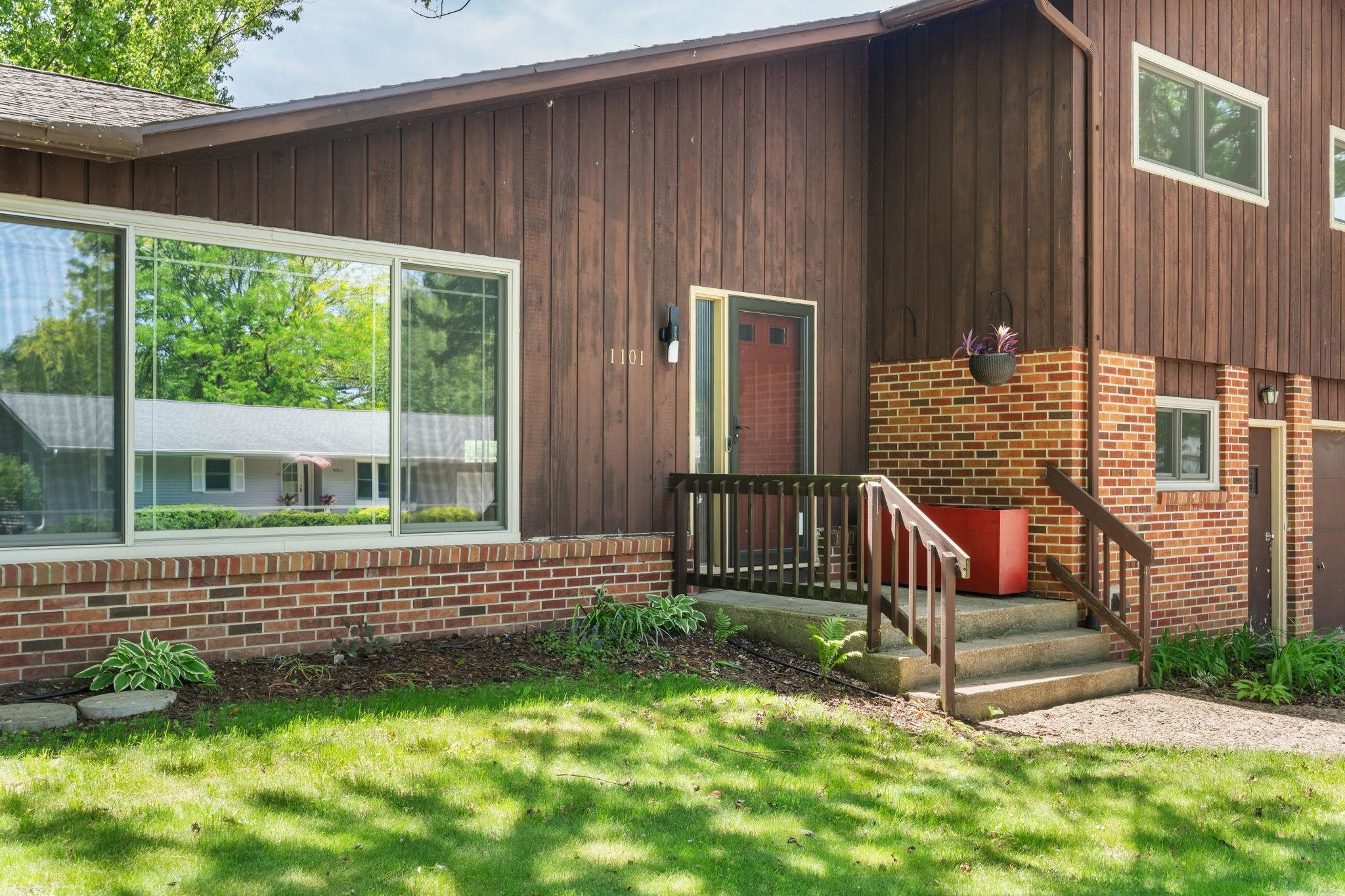 1101 Hillview Road