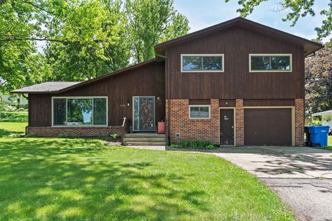 Photo of 1101 Hillview Road, Black Earth, WI 53515 (MLS # 2024770)