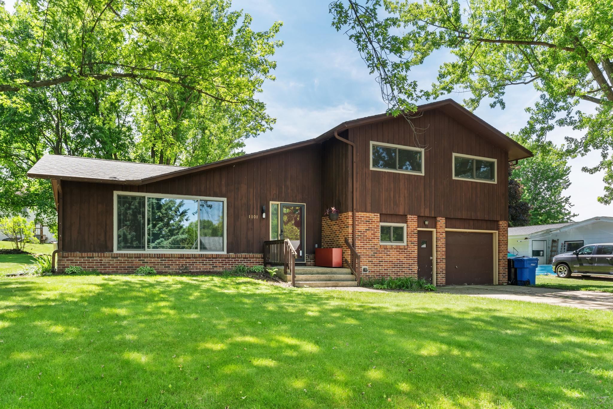 1101 Hillview Road