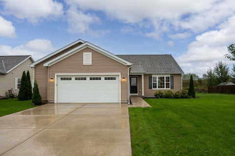 Photo of 751 S Sugarpine Way, Elkhorn, WI 53121 (MLS # 2033958)