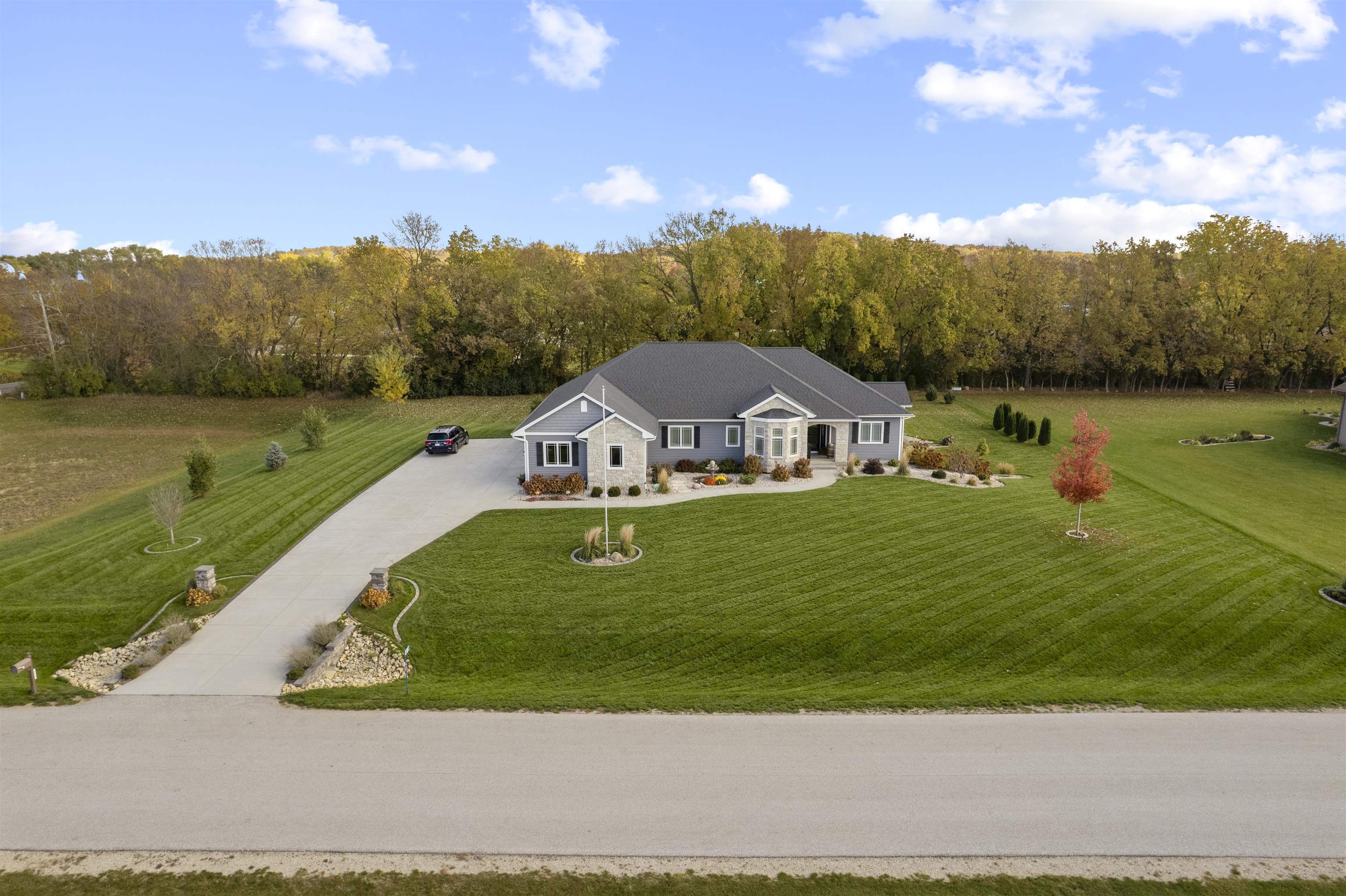 Fort Atkinson, Wisconsin 53538, United States, 3 Bedrooms Bedrooms, ,3 BathroomsBathrooms,Residential,Active,237316