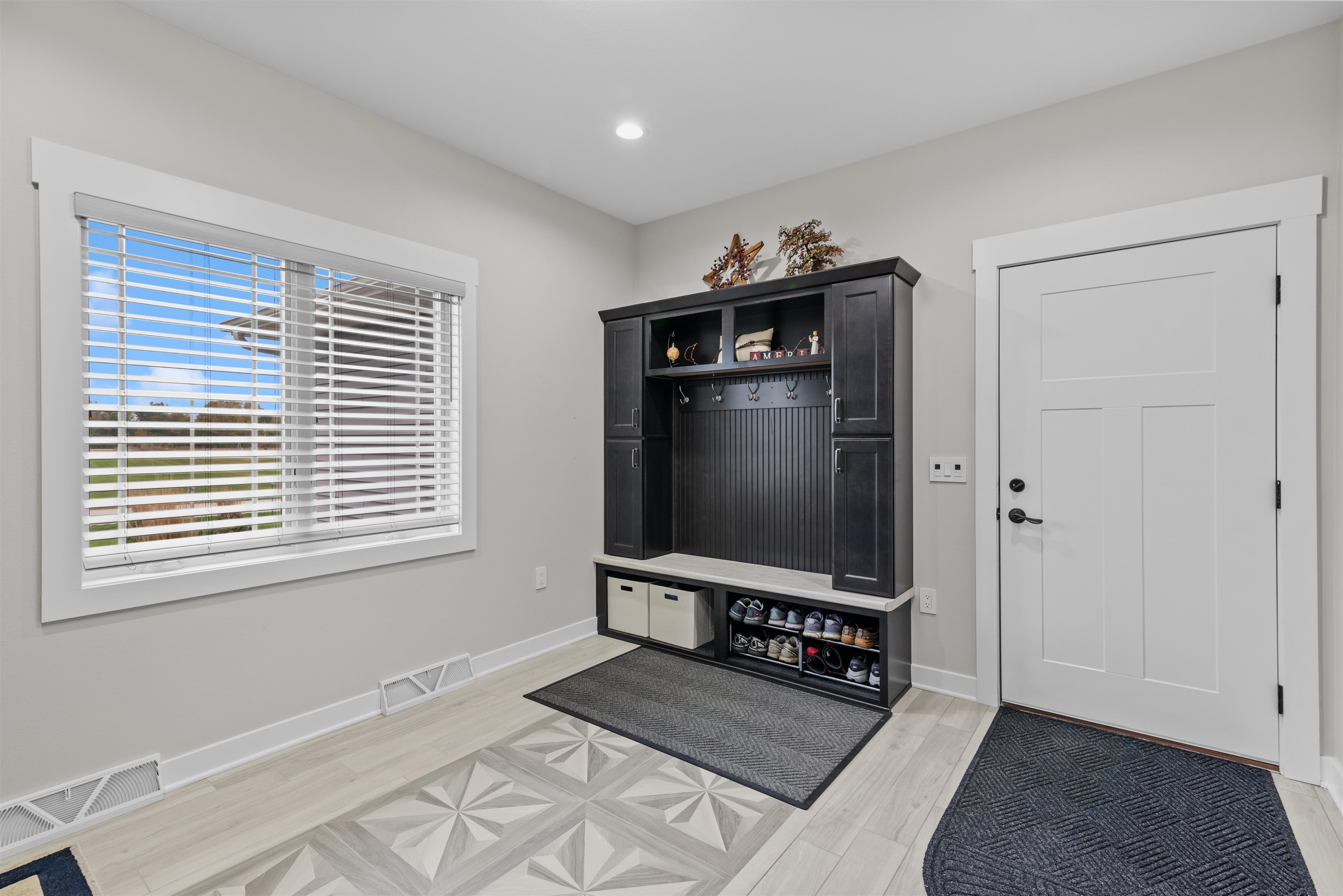 Fort Atkinson, Wisconsin 53538, United States, 3 Bedrooms Bedrooms, ,3 BathroomsBathrooms,Residential,Active,237316