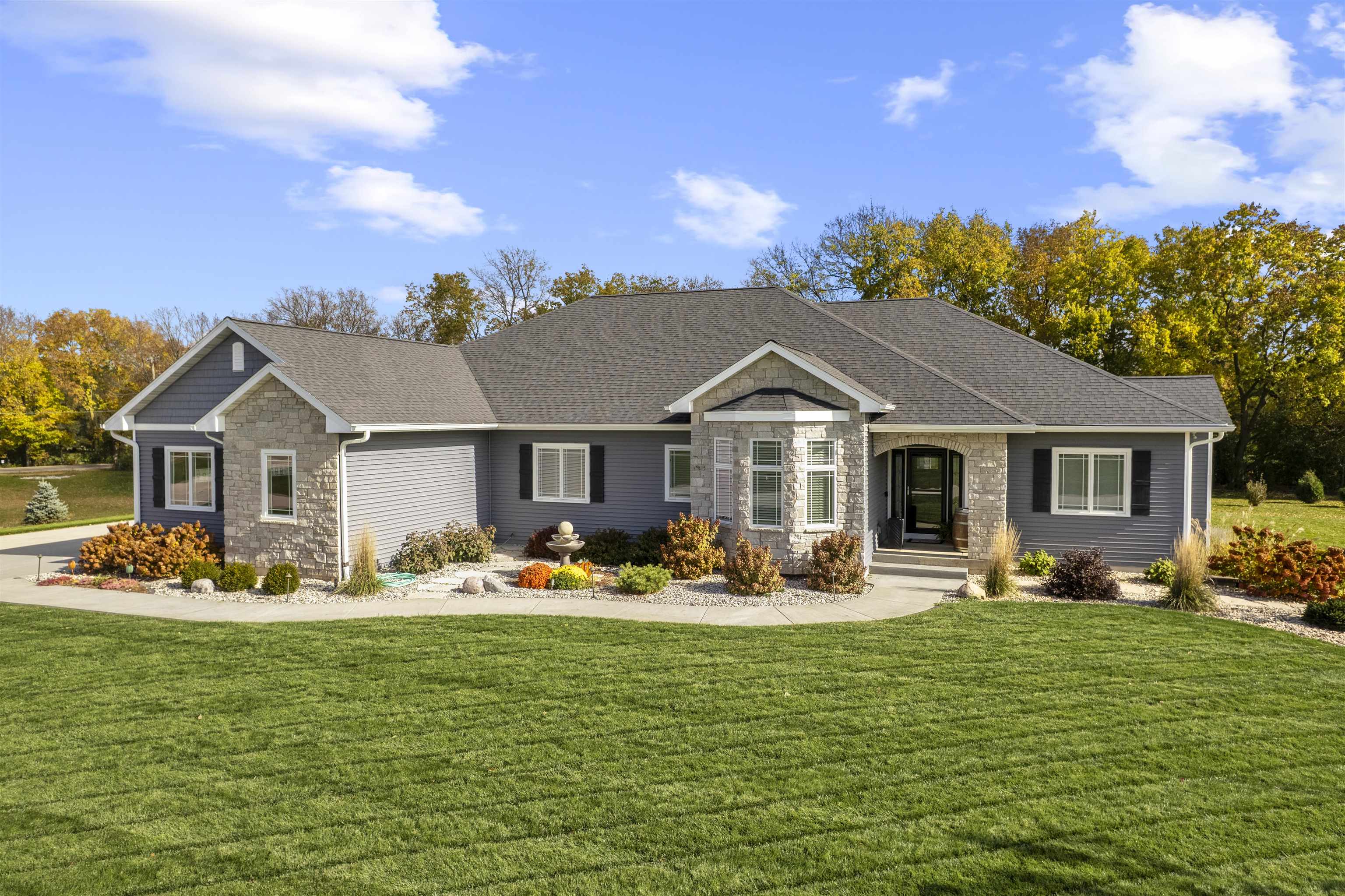 Fort Atkinson, Wisconsin 53538, United States, 3 Bedrooms Bedrooms, ,3 BathroomsBathrooms,Residential,Active,237316