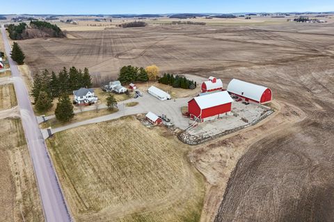 Photo of W7900-W7902 Meek Road, Arlington, WI 53911 (MLS # 2018568)