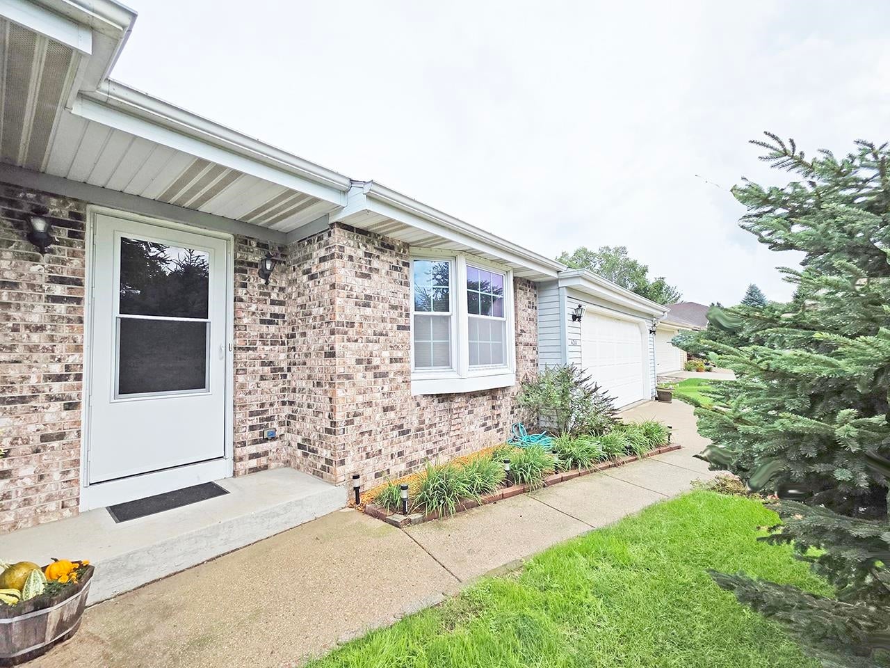 4211 Wilshire Lane