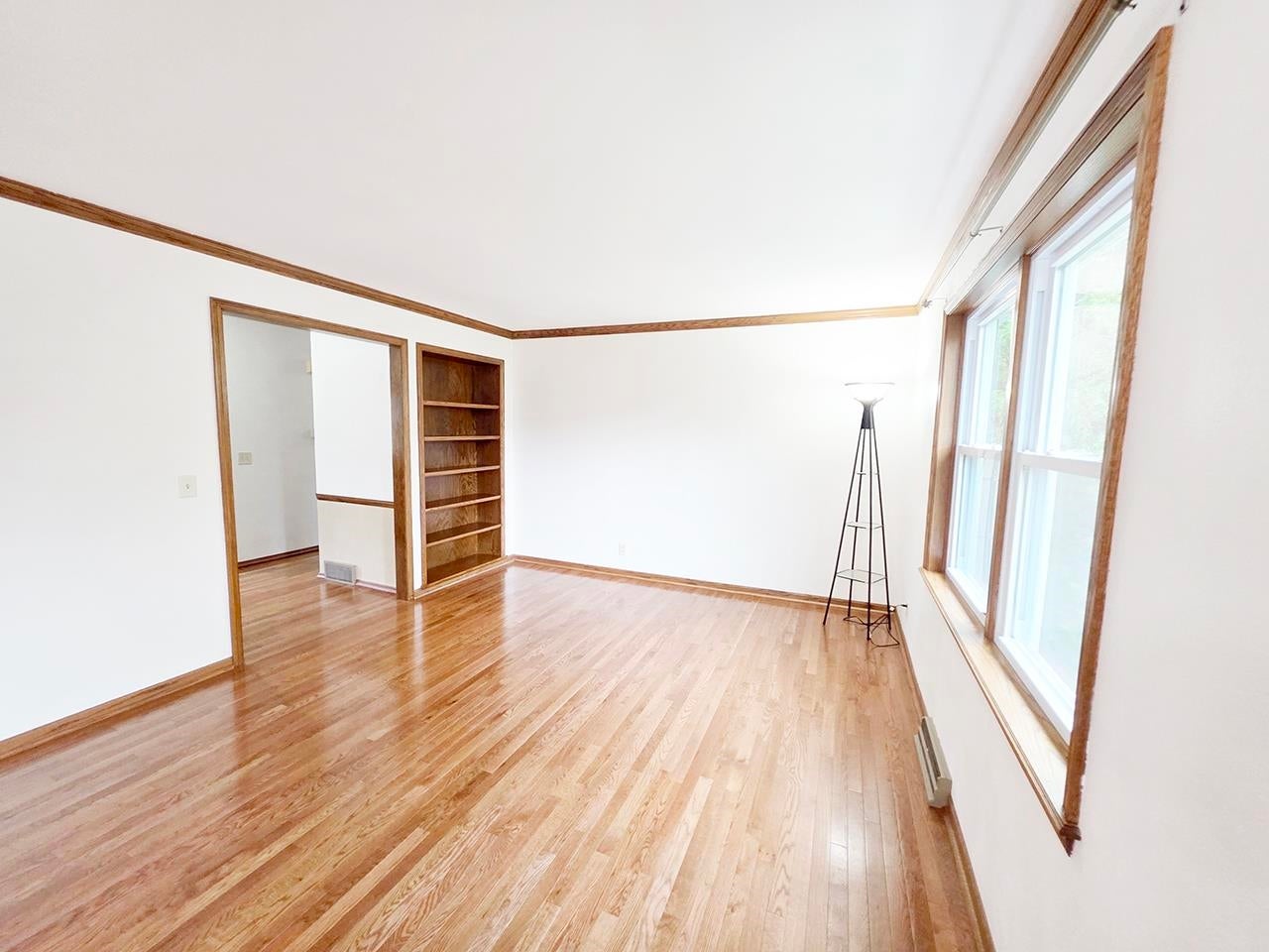 4211 Wilshire Lane