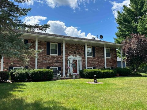 Photo of 911 Pine Drive, Wisconsin Dells, WI 53965 (MLS # 2019732)