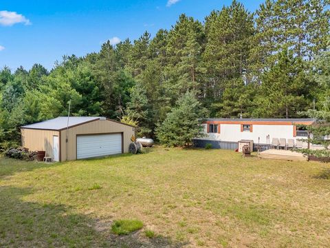 Photo of 231 Cottonville Lane, Coloma, WI 54930 (MLS # 2006084) Photo of 231 Cottonville Lane, Coloma, WI 54930 (MLS # 2006084)