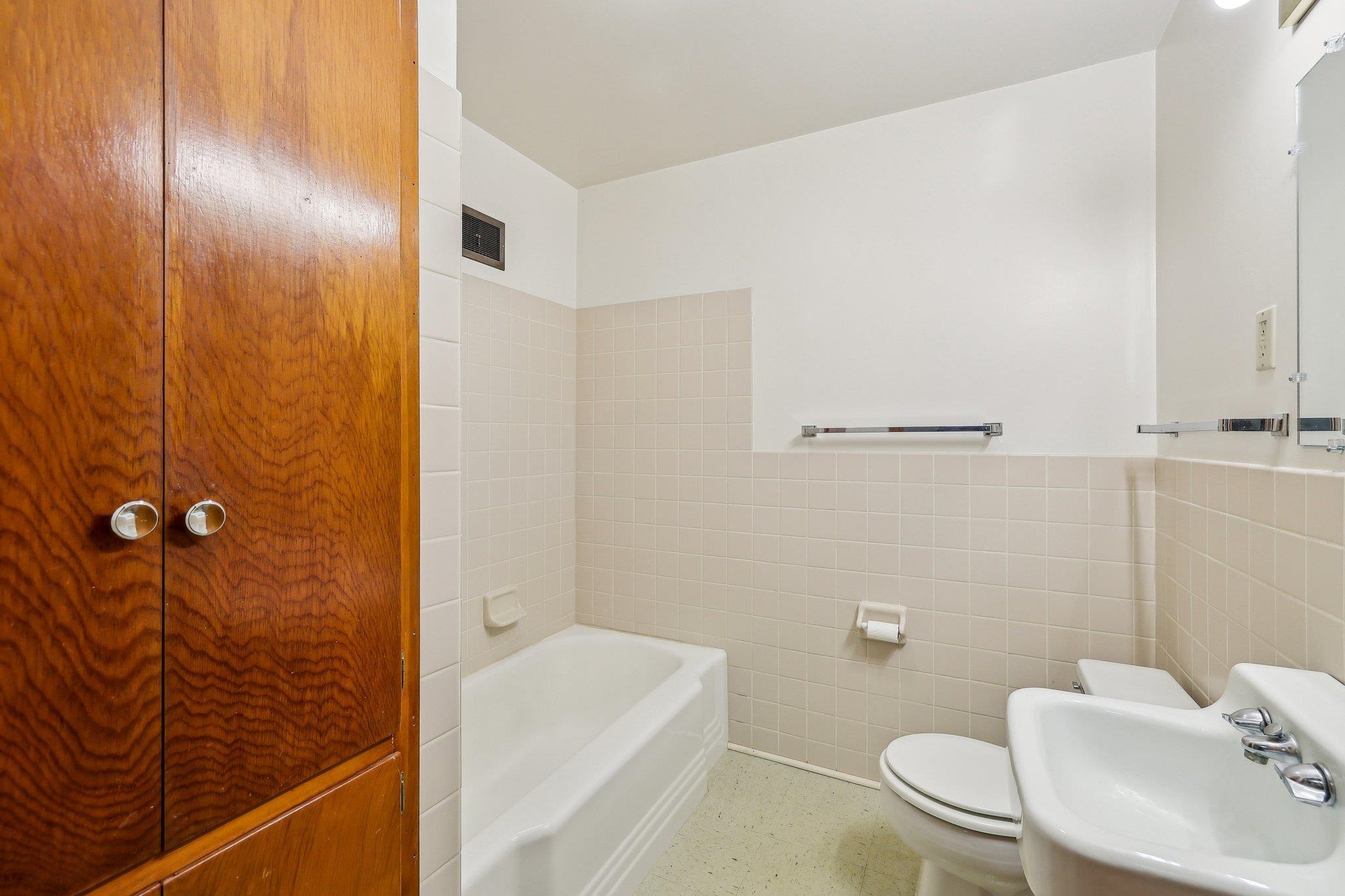 Madison, Wisconsin 53714, United States, 4 Bedrooms Bedrooms, ,2 BathroomsBathrooms,Residential,Active,134339