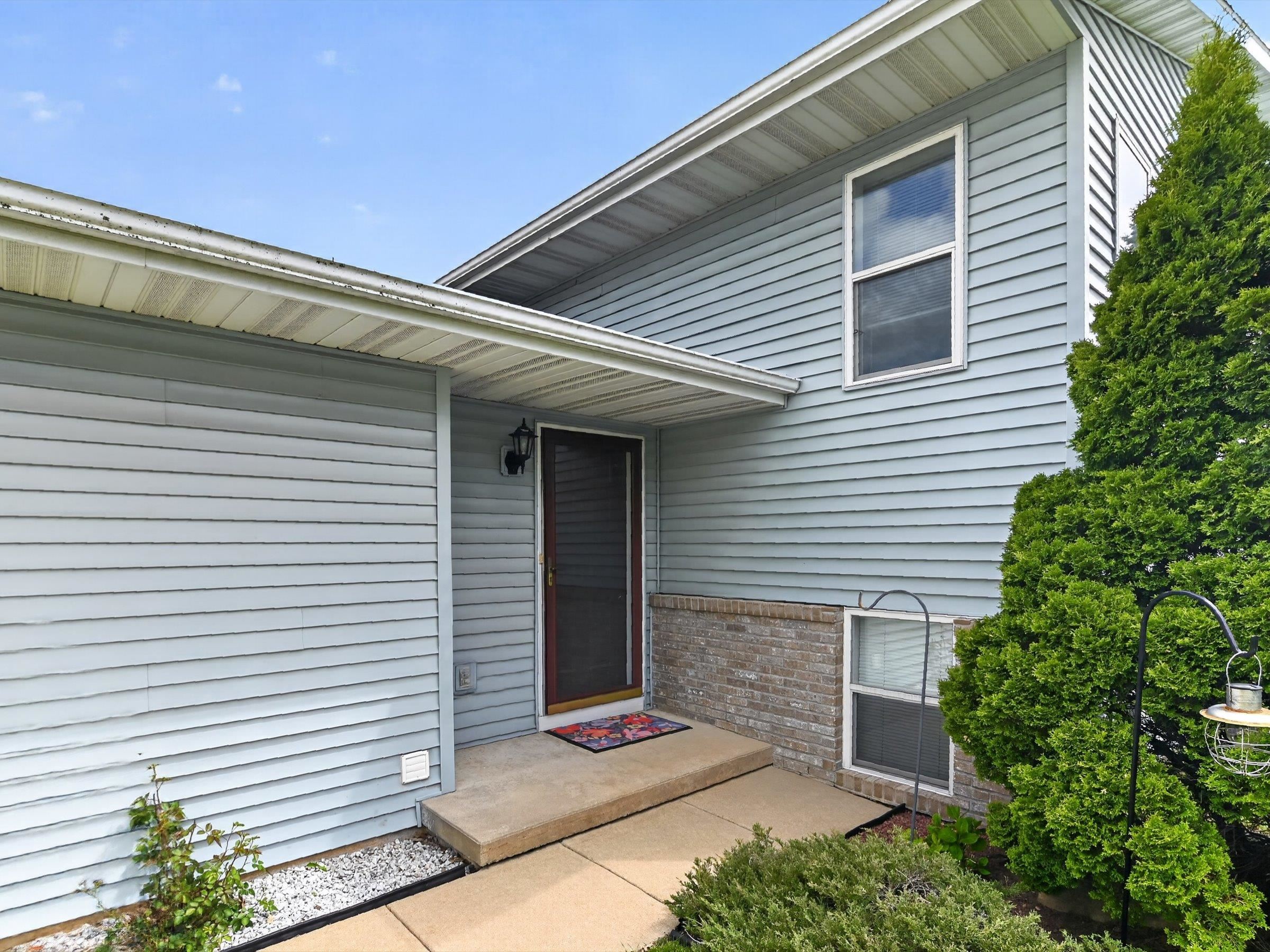 808 N Clover Lane