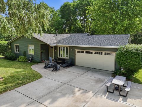 Photo of 4692 Gaston Circle, Cottage Grove, WI 53527 (MLS # 2025085)