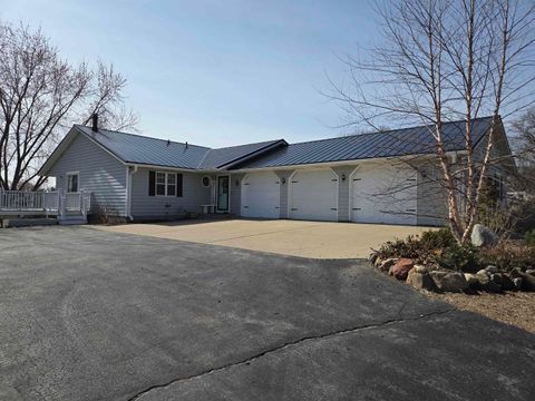Photo of N6769 Donlin Drive, Pardeeville, WI 53954 (MLS # 2018325)