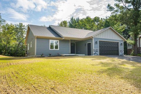 Photo of 914 Marcy Court, Wisconsin Dells, WI 53965 (MLS # 2008502)