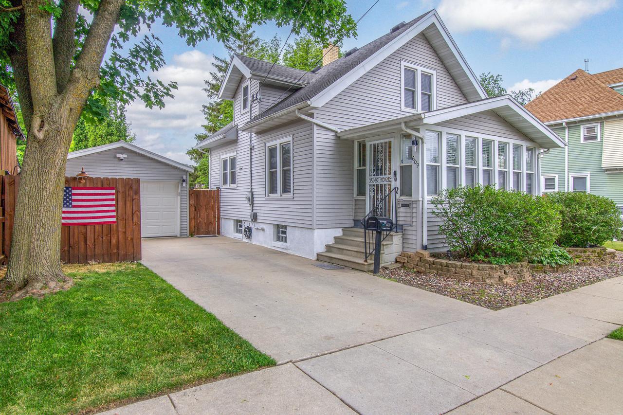 Photo 1 of 21 — 609 Emmet Street, Watertown, WI 53094
