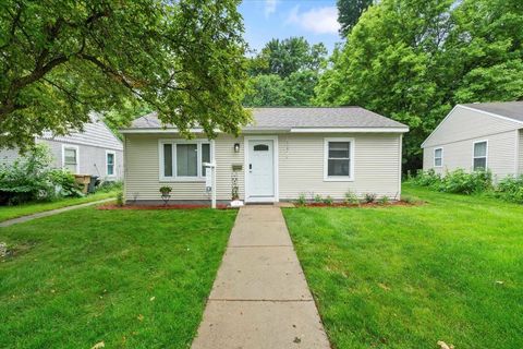Photo of 36 Craig Avenue, Madison, WI 53705 (MLS # 2002259)