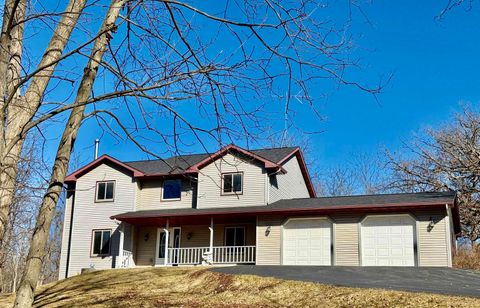 Photo of 4302 Green Leaf Drive, Dodgeville, WI 53533 (MLS # 2018098)
