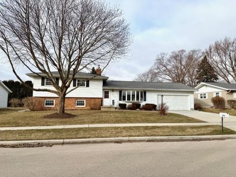 Photo of 352 Miller Street, Sun Prairie, WI 53590 (MLS # 2017081)