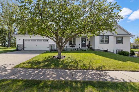 Photo of 226 6TH Street, Evansville, WI 53536 (MLS # 2023795)