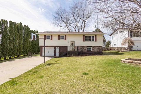 Photo of 907 S School Street, Cuba City, WI 53807 (MLS # 2020364)