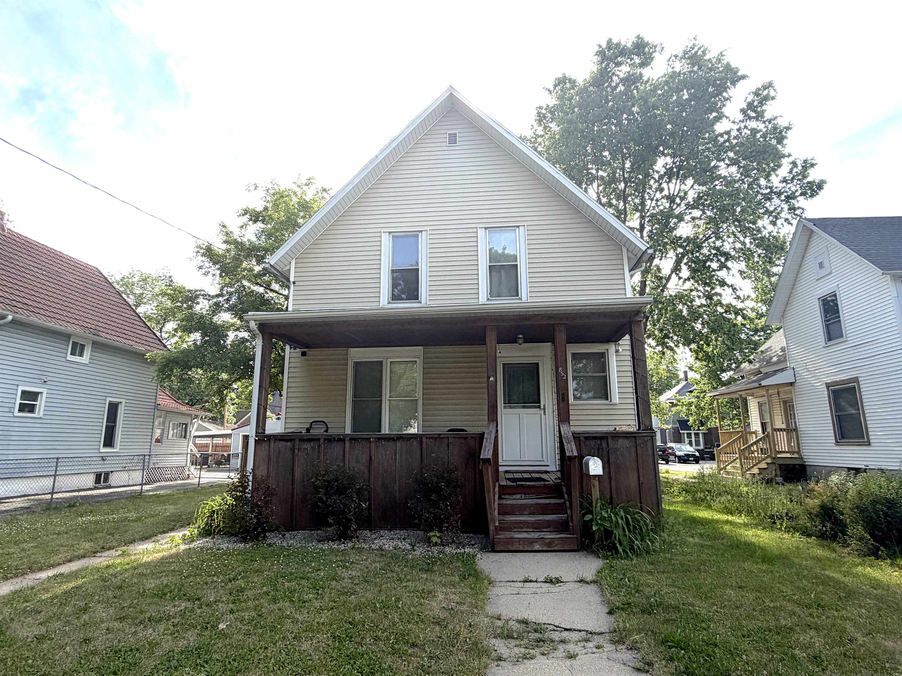 852 9th Street