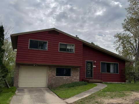Photo of 407 Silver Lake Drive, Portage, WI 53901 (MLS # 2022459)