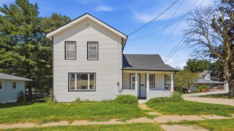 Photo of 210 W Lewis Street, Platteville, WI 53818 (MLS # 2028654)